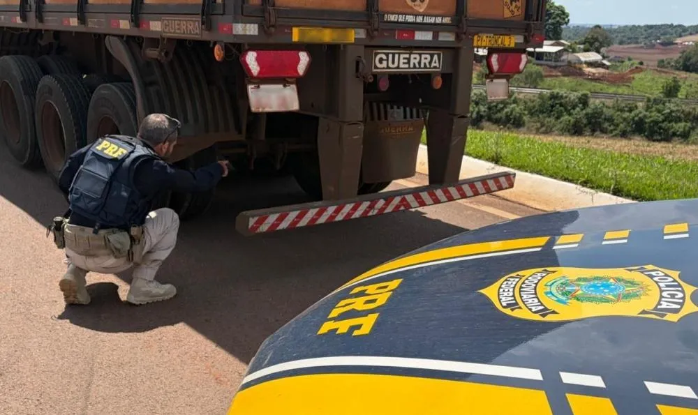 PRF flagra carreta com freios trincados e diversas irregularidades em Catanduvas