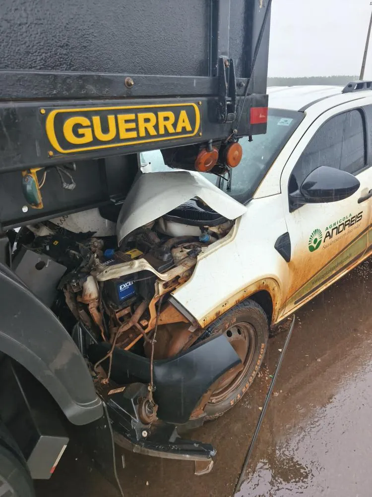 Colisão entre caminhão e automóvel causa danos de grande monta  em Marechal Rondon 