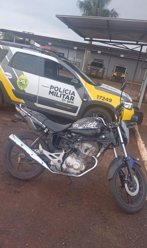 Motocicleta sem placa e com modificações é apreendida pela polícia militar em Assis Chateaubriand